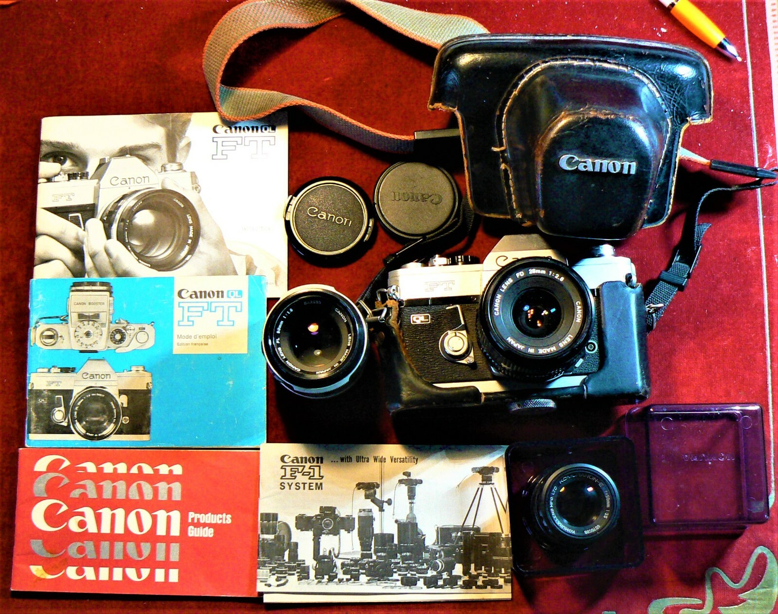 Appareil photo argentique CANON FT QL + accessoires. Appareil photo argentique CANON FT QL + accessoires.