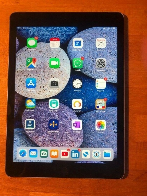 Apple iPad 5 Gen 32 Go, Wi-Fi + Cellular (Désimlocké) Apple iPad 5 Gen 32 Go, Wi-Fi + Cellular (Désimlocké)