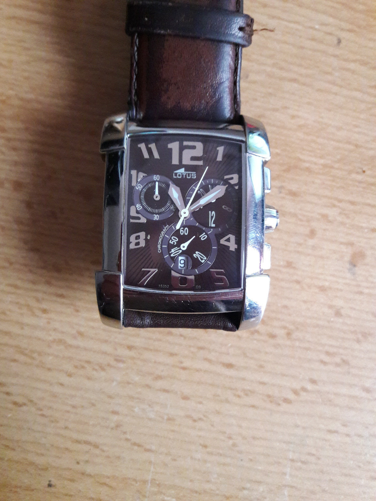 montre homme ou femme  LOTUS