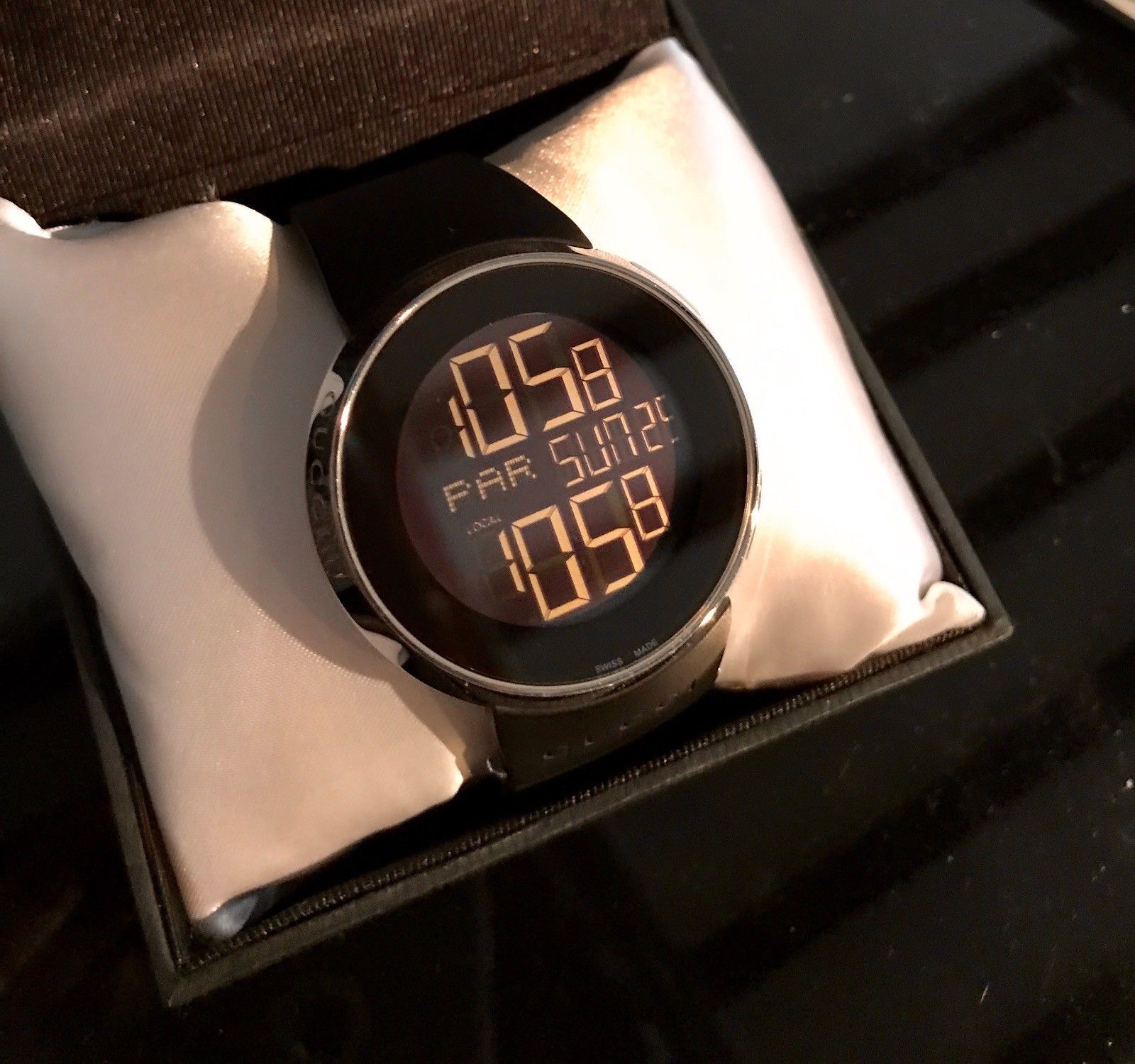 RARE MAGNIFIQUE MONTRE HOMME DIGITAL QUARTZ GUCCI DOUBLE FUSEAU SWISS MADE