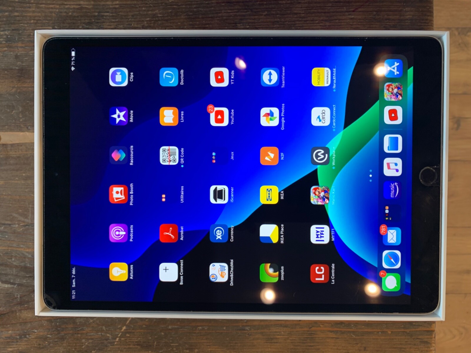 Apple iPad Pro 2e Génération 256GB, Wi-Fi + 4G (Désimlocké), 10.5 Inch – Gris Apple iPad Pro 2e Génération 256GB, Wi-Fi + 4G (Désimlocké), 10.5 Inch – Gris