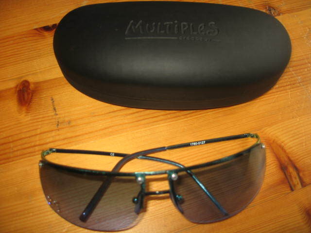 MULTIPLES CREATEUR Lunettes de soleil avec boîtier femmes