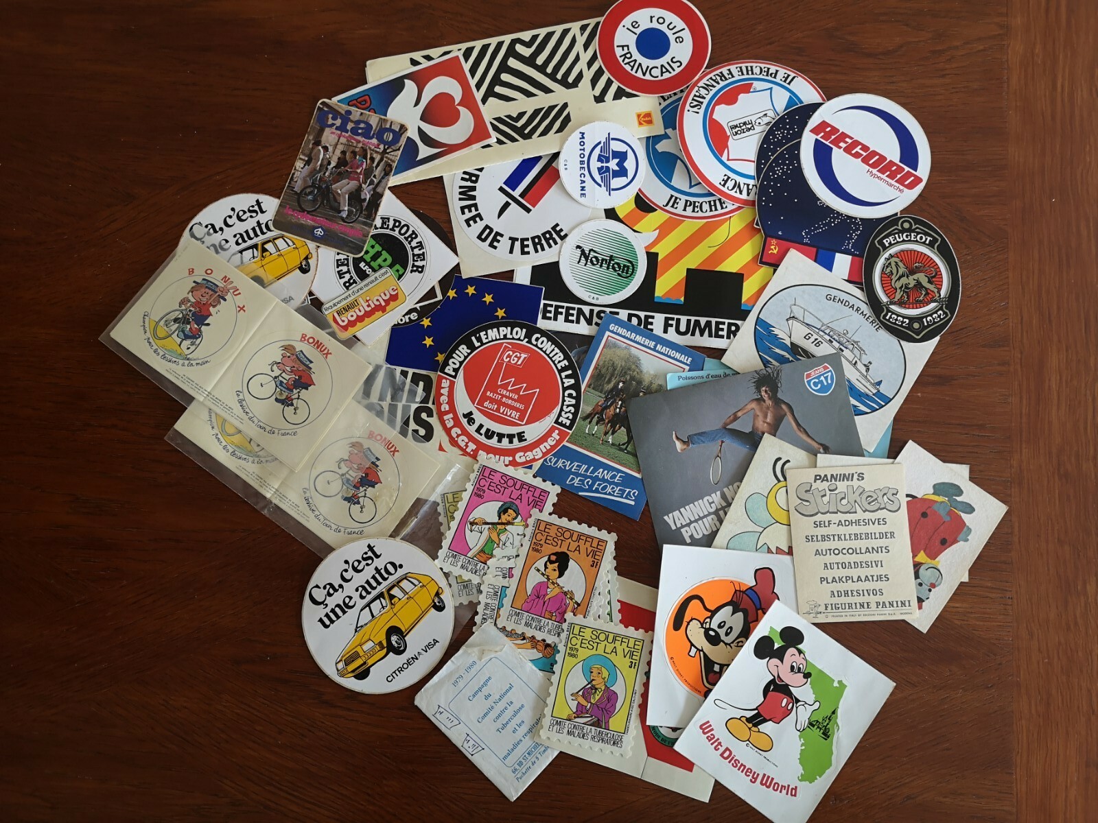 Lot 48 Autocollants stickers vintage /bonux/Walt Disney /Kodak /gendarmerie ect