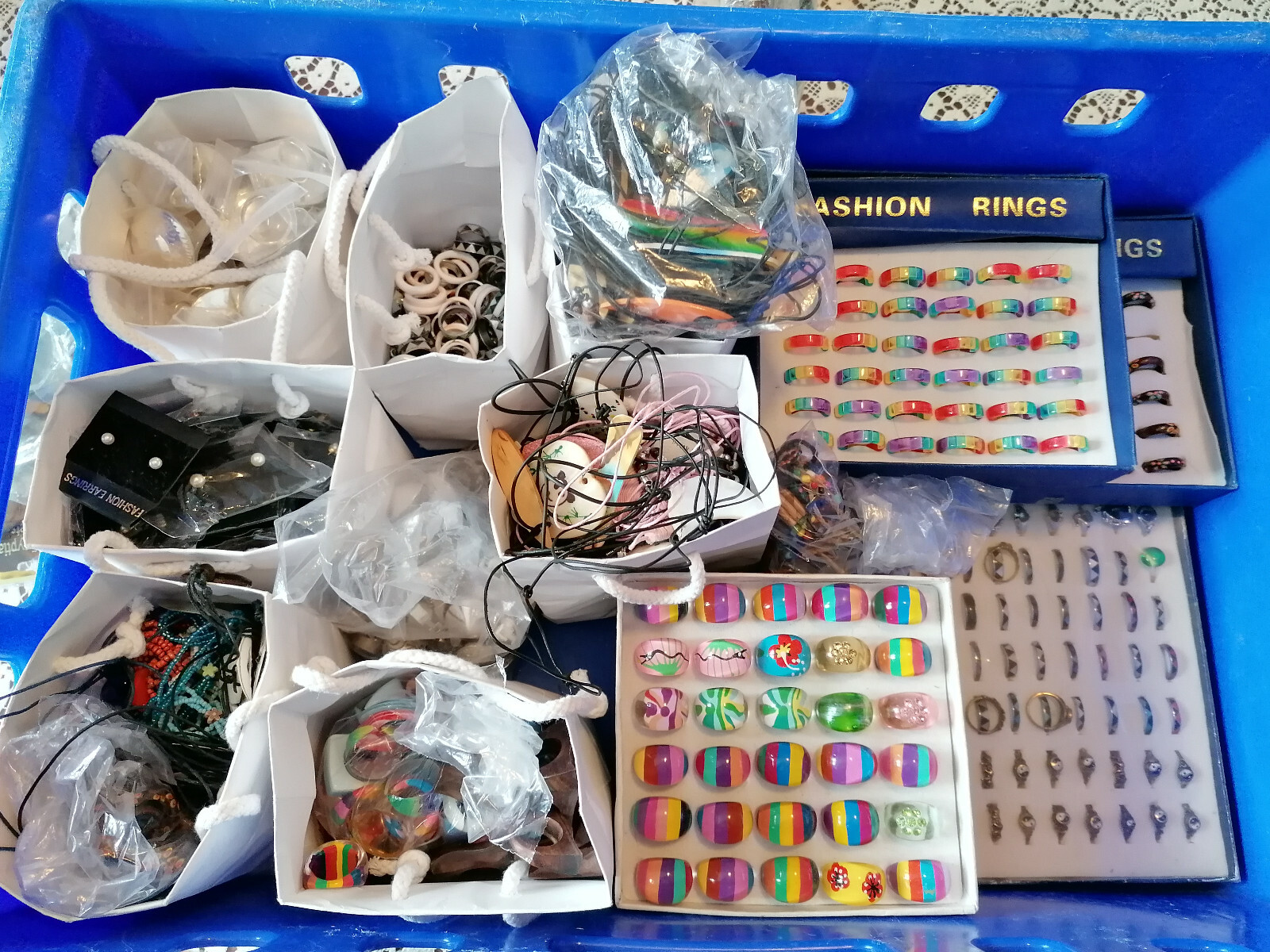 lot revendeur de 50 bijoux neuf lot revendeur de 50 bijoux neuf