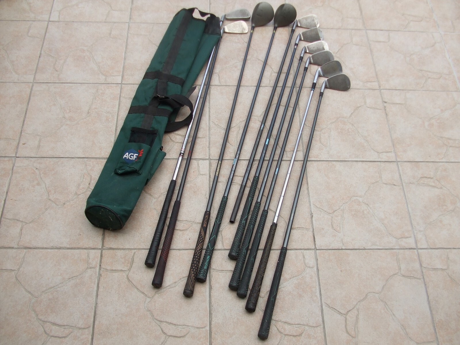 10 clubs de golf et un sac de transport 10 clubs de golf et un sac de transport