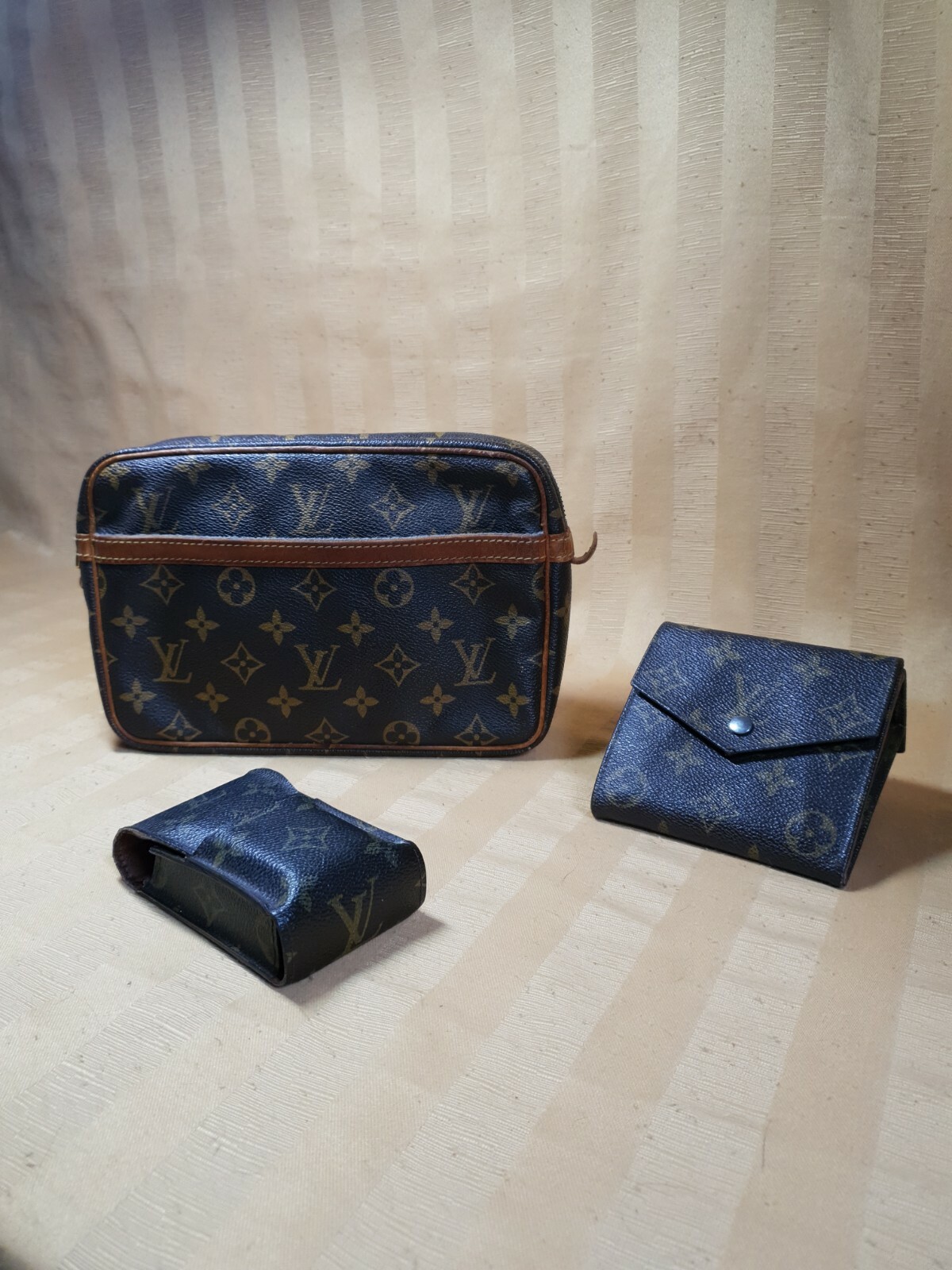 Louis vuitton monogramme accessoires lot 3 poutch toilette/cigarette bag/wallet