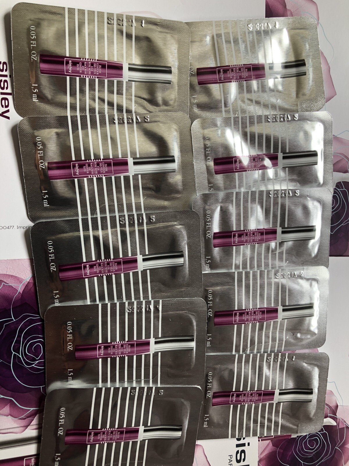 SISLEY- Fluide Contour des Yeux a La Rose Noire- Lot 10 sachets de 1,5 ML=15 ML SISLEY- Fluide Contour des Yeux a La Rose Noire- Lot 10 sachets de 1,5 ML=15 ML