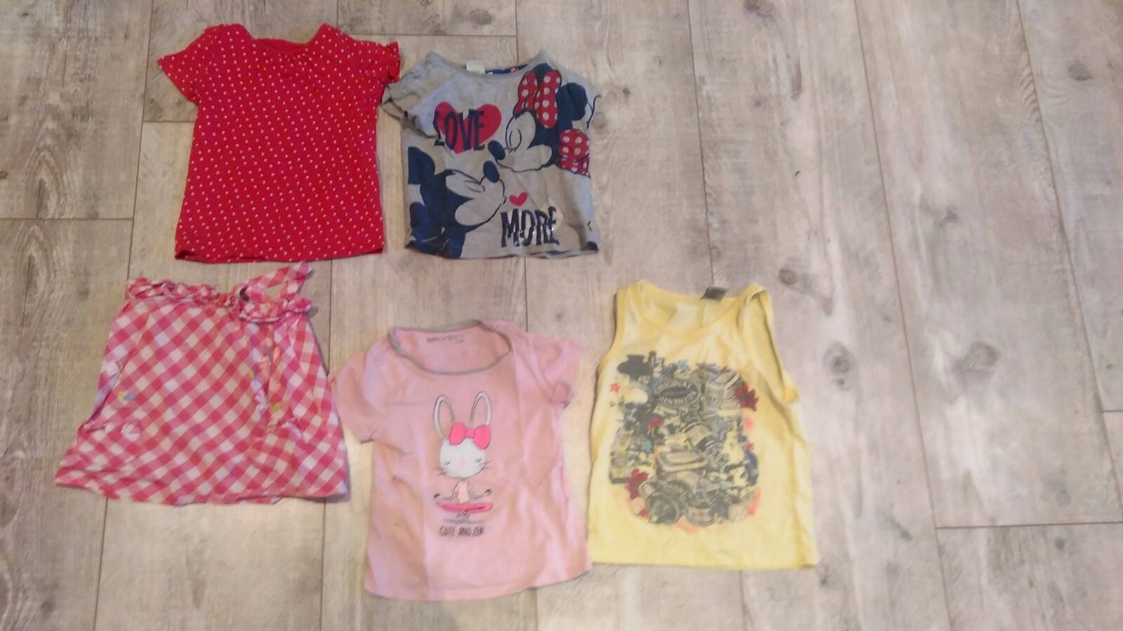 GROS LOT vêtements fille 4 ans 39 pcs TBE GROS LOT vêtements fille 4 ans 39 pcs TBE