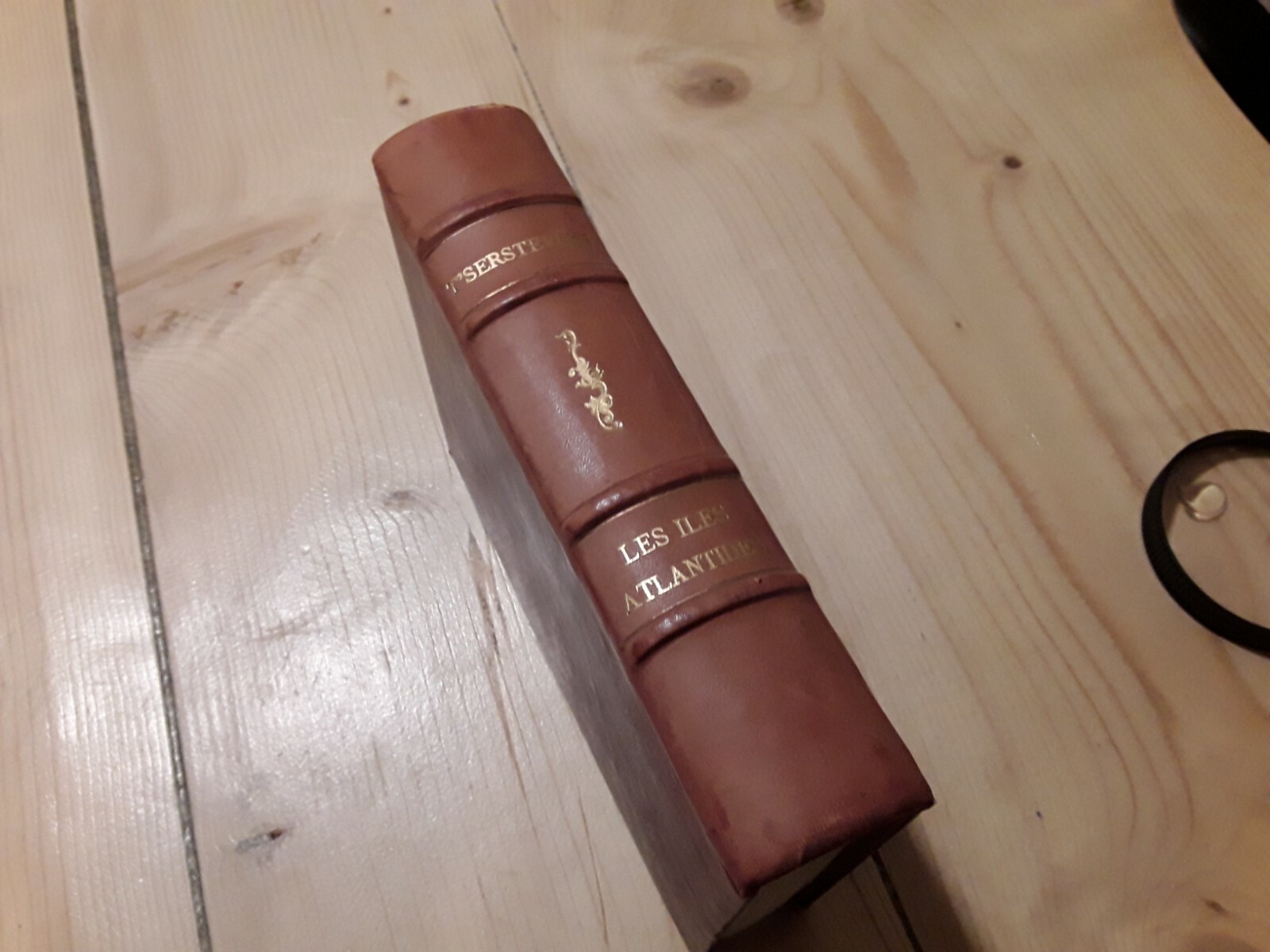 Livre ancien de collection relié LES ILES ATLANTIDES par A. t’SERSTEVENS 1966