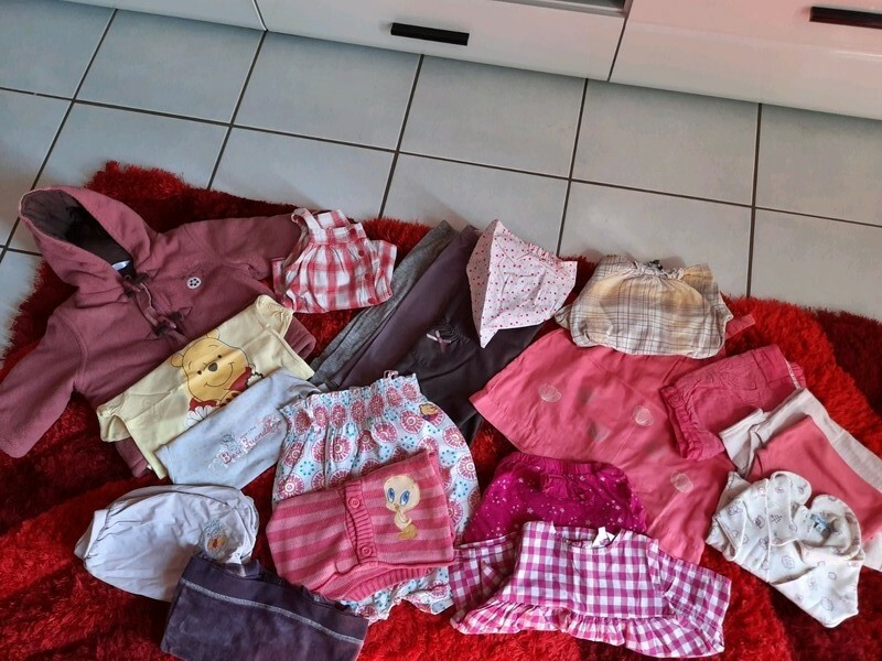 Lot vêtements taille 12 mois , 21 pièces avec manteaux
