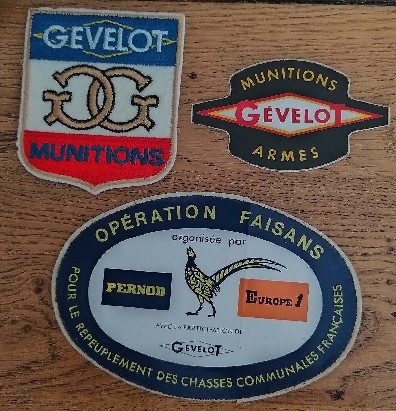 Lot Autocollants Et Ecusson chasse, Munitions, Armes, GEVELOT