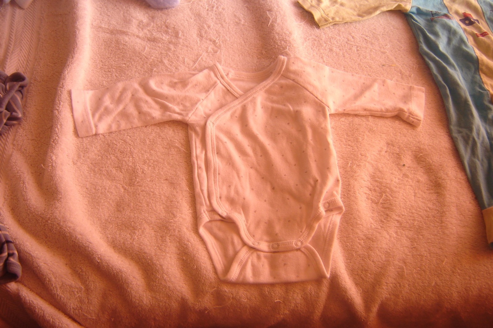 gros lot de 22 vêtements 0/1mois et 3mois gros lot de 22 vêtements 0/1mois et 3mois