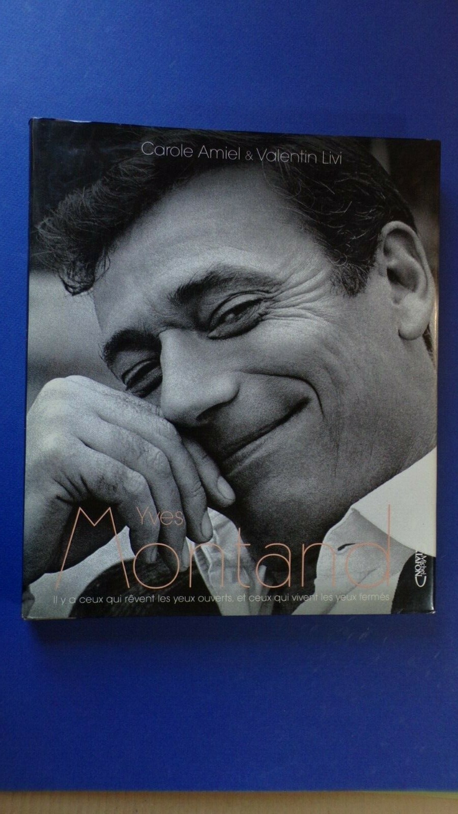 YVES MONTAND / BEAU LIVRE DE PHOTOS / CAROLE AMIEL & VALENTIN LIVI / 2011