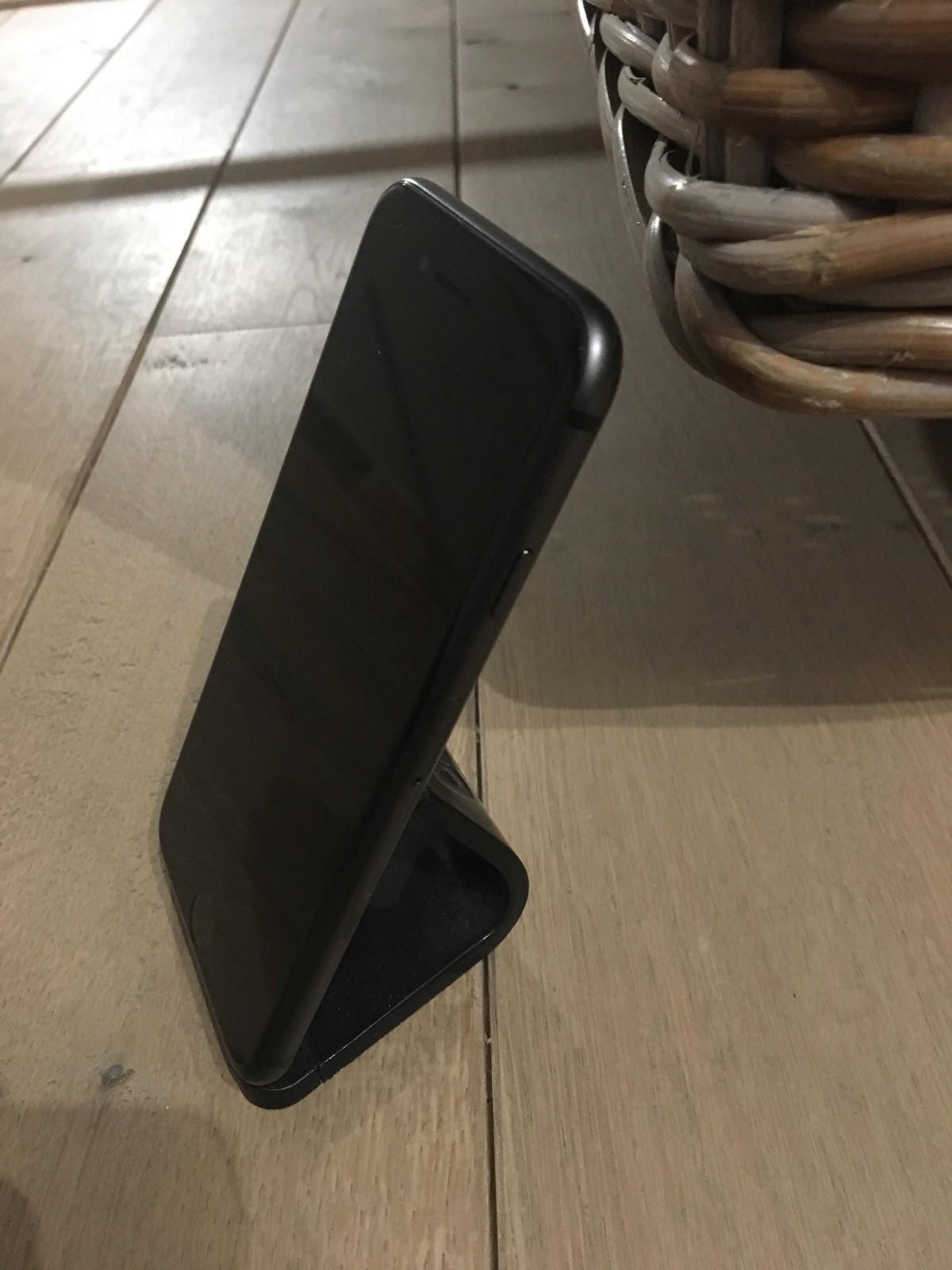 APPLE IPHONE 8 Noir 64 G – Grade A TRES BON ETAT – Garanti 6 mois APPLE IPHONE 8 Noir 64 G – Grade A TRES BON ETAT – Garanti 6 mois