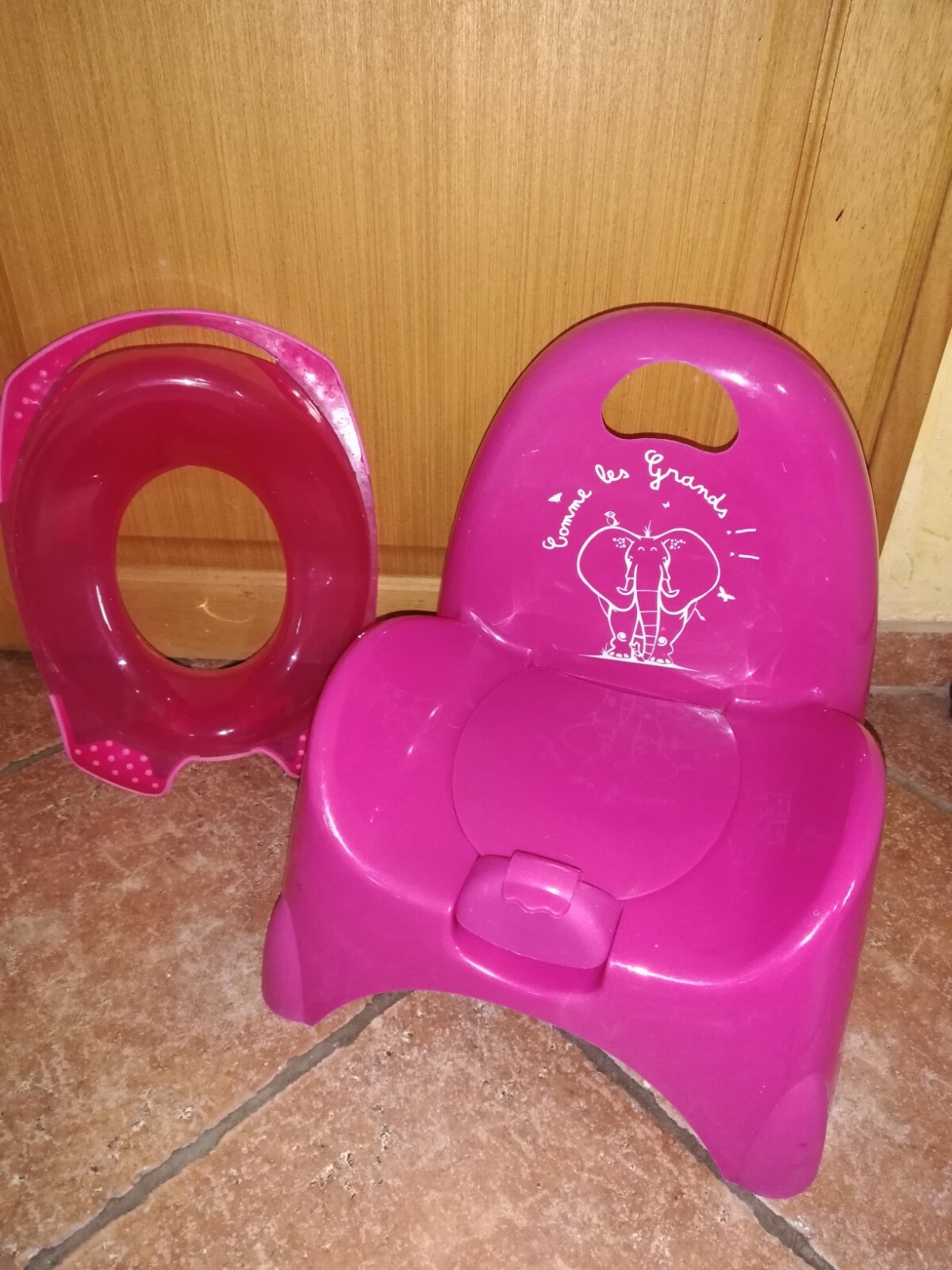 Lot rehausseur toilette bébé et pot éléphant rose Lot rehausseur toilette bébé et pot éléphant rose