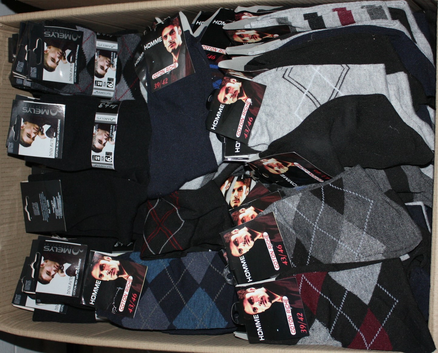 Lot 50 paires de chaussettes – Homme Qualité DESTOCKAGE PALETTE – LOT REVENDEUR Lot 50 paires de chaussettes – Homme Qualité DESTOCKAGE PALETTE – LOT REVENDEUR