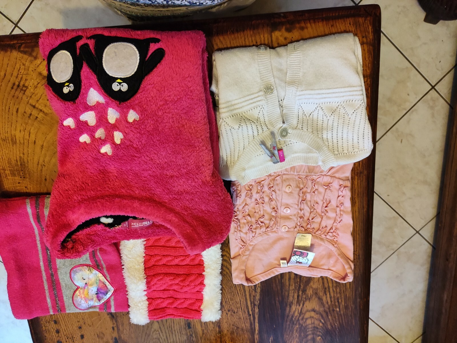 Lot de 3 Vêtements filles 8 ans + cadeaux