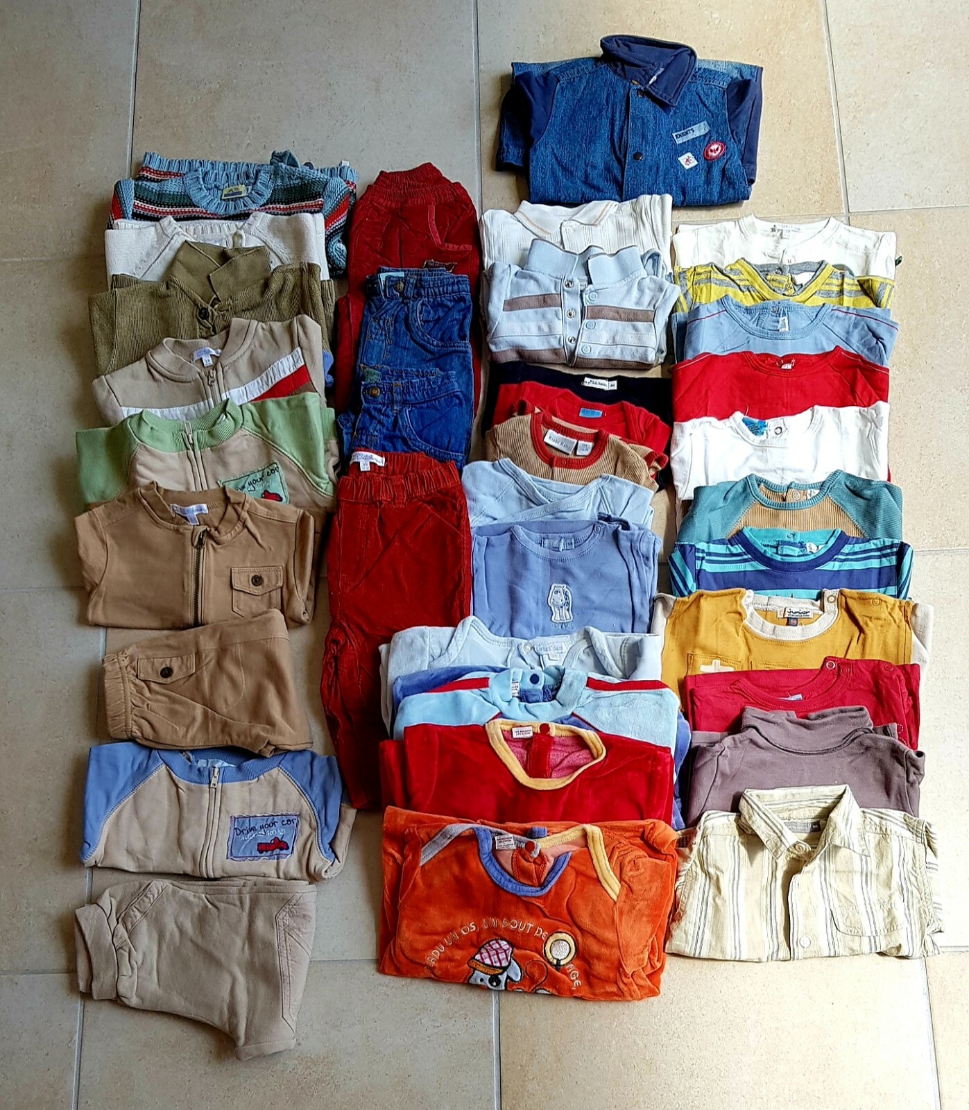 Lot de 34 Vêtements garçon 9 mois garde-robe complète Lot de 34 Vêtements garçon 9 mois garde-robe complète