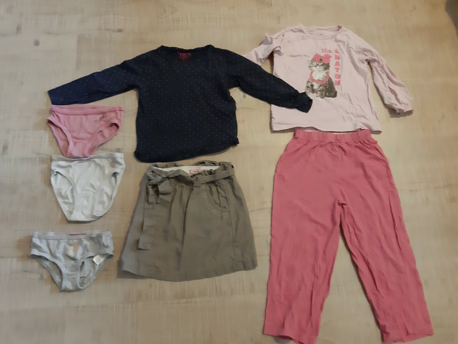 Lot 11 Vêtements Fille 5 Ans Et 1 Sandale