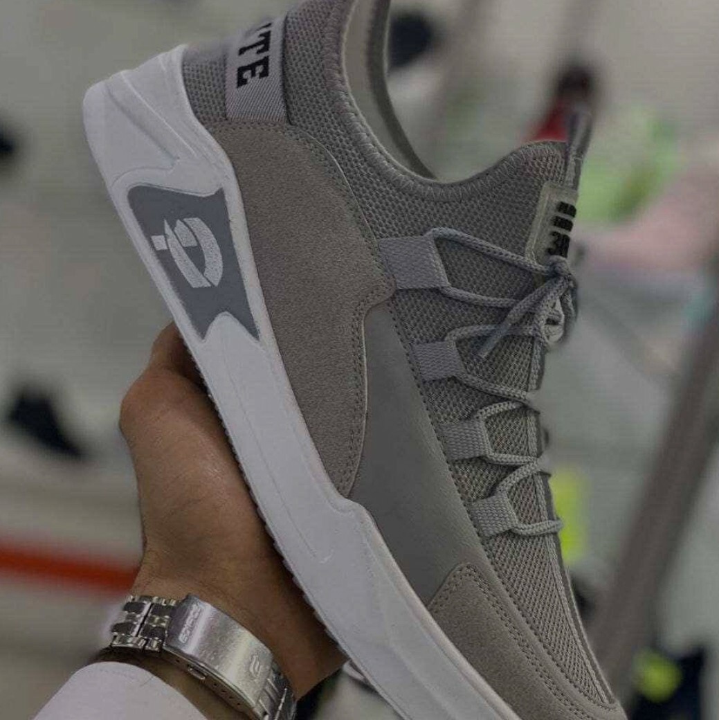 des chaussures des chaussures