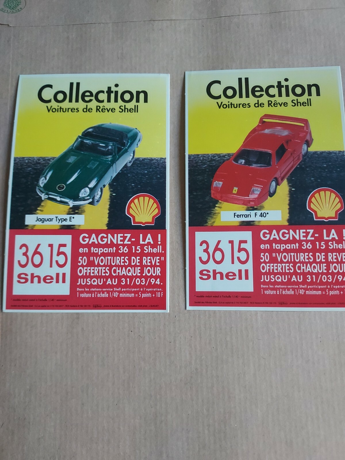 LOT DE DEUX AUTOCOLLANTS SCRLL COLLECTION VOITURE