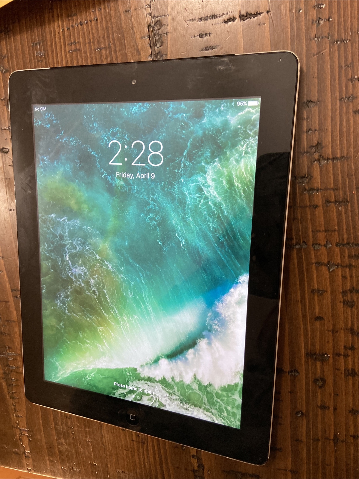 Apple – iPad – 4th Generation – 32GB – Small Crack – Read Details – Works Great Apple – iPad – 4th Generation – 32GB – Small Crack – Read Details – Works Great