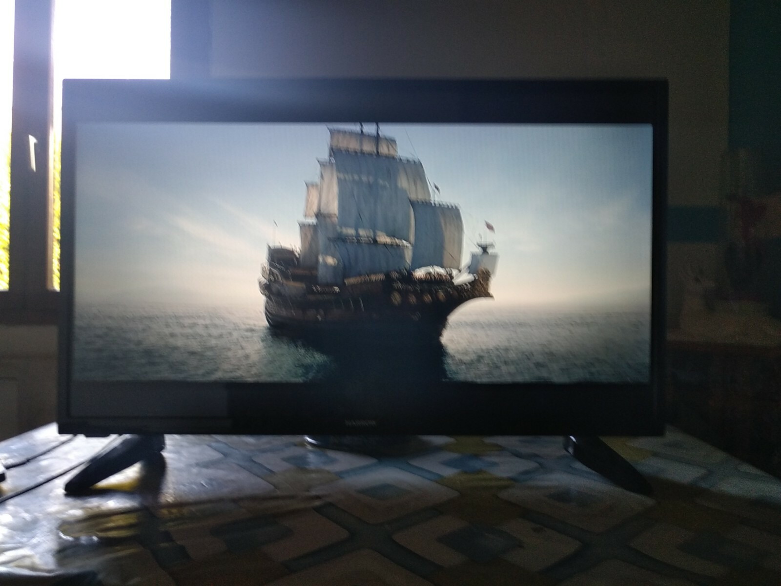 tv de 80 cm tres bon etat, marque harrow.je la vend son prix 100 euro a débattre