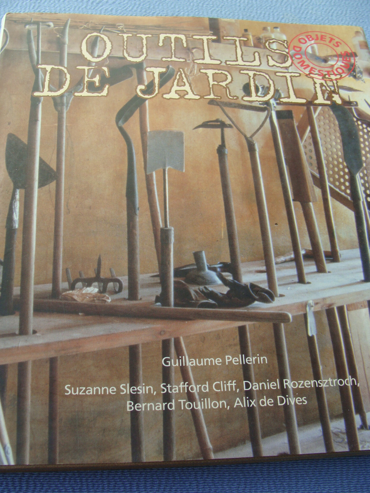 LIVRE OUTILS DE JARDINS PR  COLLECTIONNEURS D’OUTILS ANCIENS GUILLAUME PELLERIN