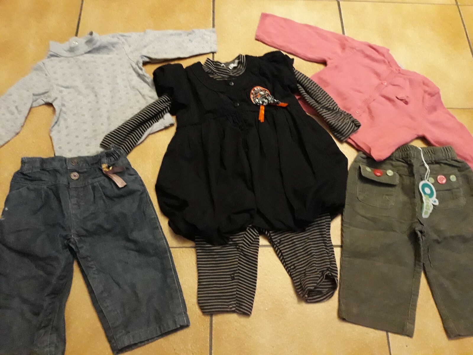 lot vêtements fille 12 mois 1 an ensemble robe/jean/gilet/pantalon velours, kdo