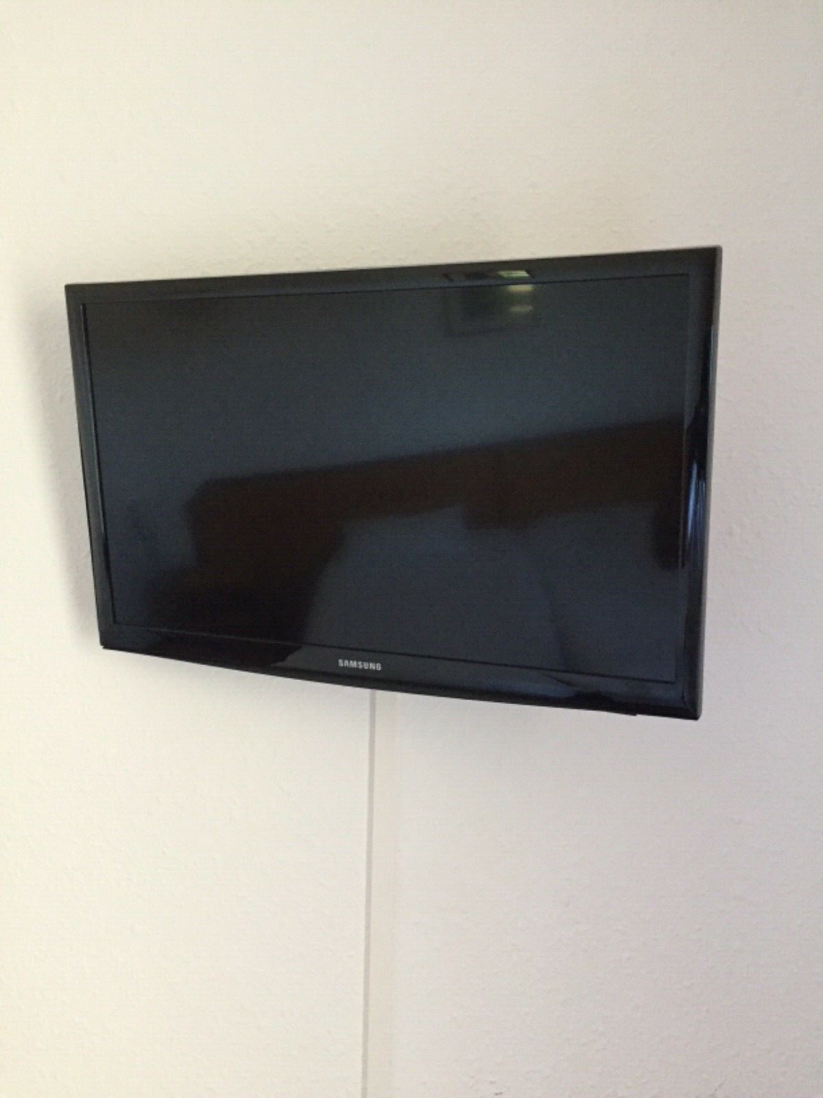 TV SAMSUNG 24’’ 59cm + support mural + télécommande TV SAMSUNG 24’’ 59cm + support mural + télécommande