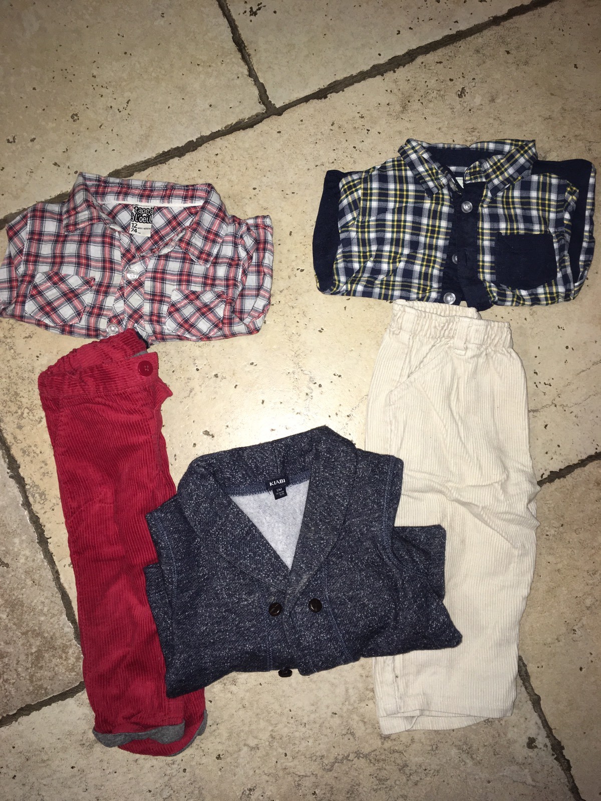 Lot 12 Mois 5 vêtements : Grain De Blé, mes Petits Cailloux …. Tbe Lot 12 Mois 5 vêtements : Grain De Blé, mes Petits Cailloux …. Tbe