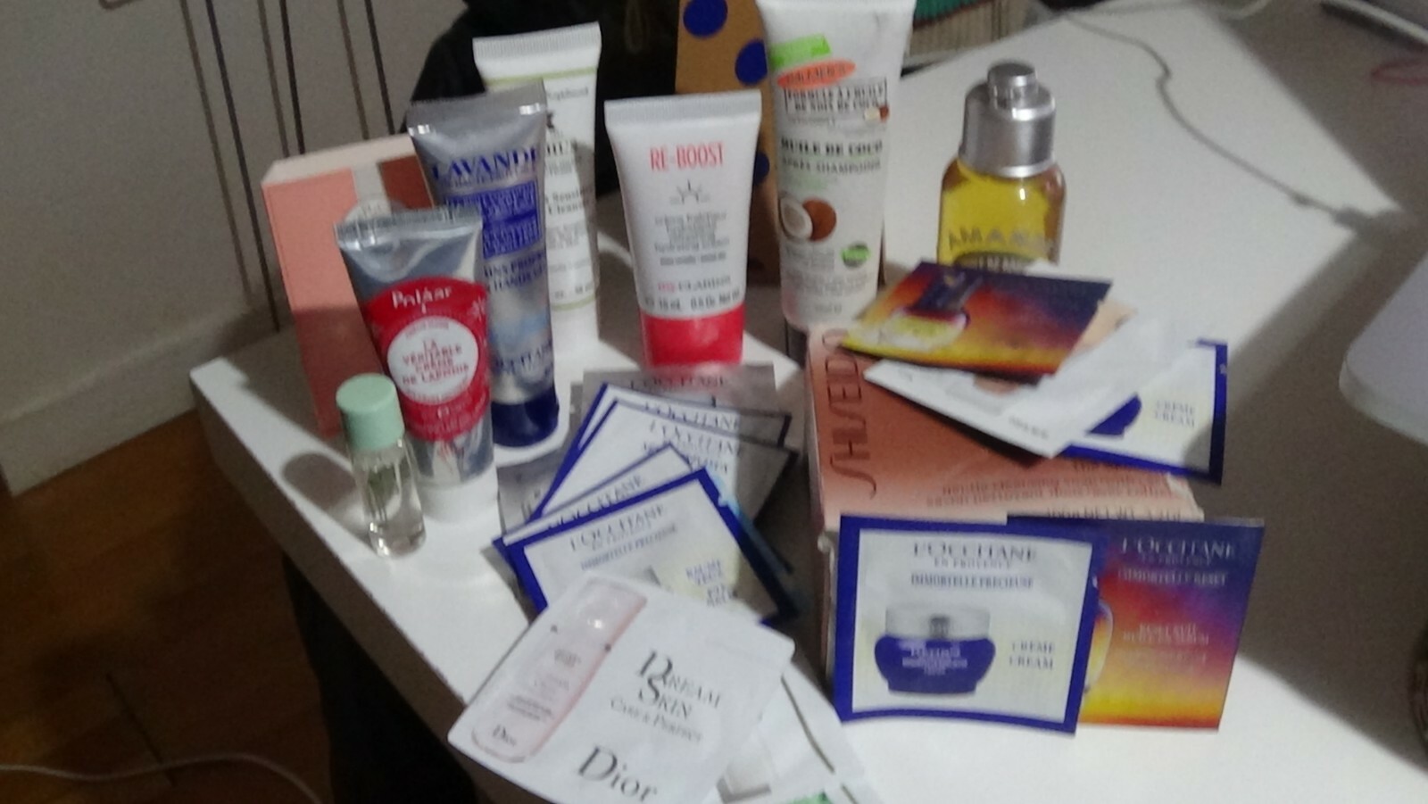 SHISEIDO SAVON NETTOYANT DOUX 100 g+ échantillons+ tailles de voyage beauté. SHISEIDO SAVON NETTOYANT DOUX 100 g+ échantillons+ tailles de voyage beauté.