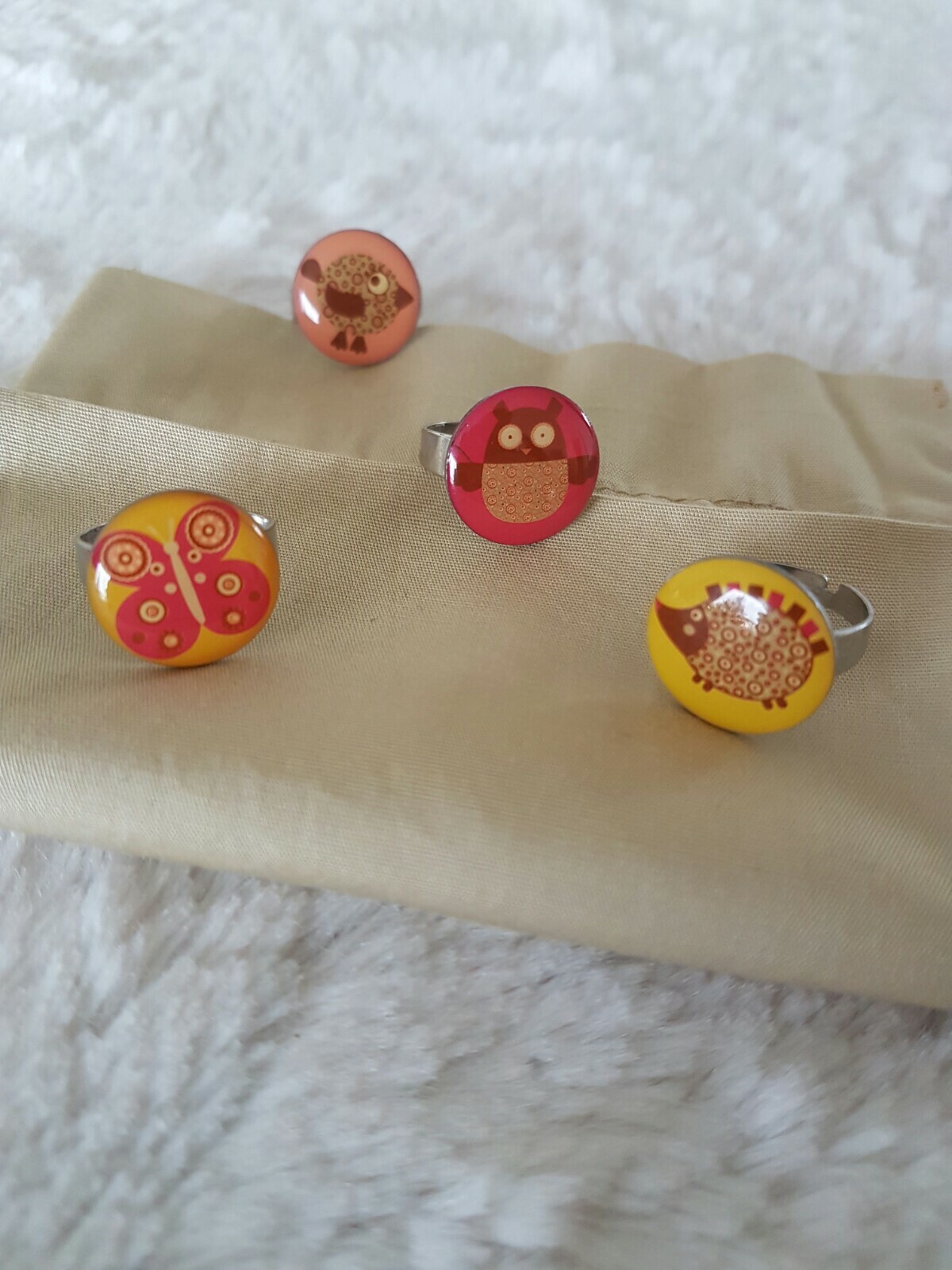 4 Jolies Bagues Ajustables Pour Enfants Hérisson, Papillon, Chouette Et Poussin 4 Jolies Bagues Ajustables Pour Enfants Hérisson, Papillon, Chouette Et Poussin