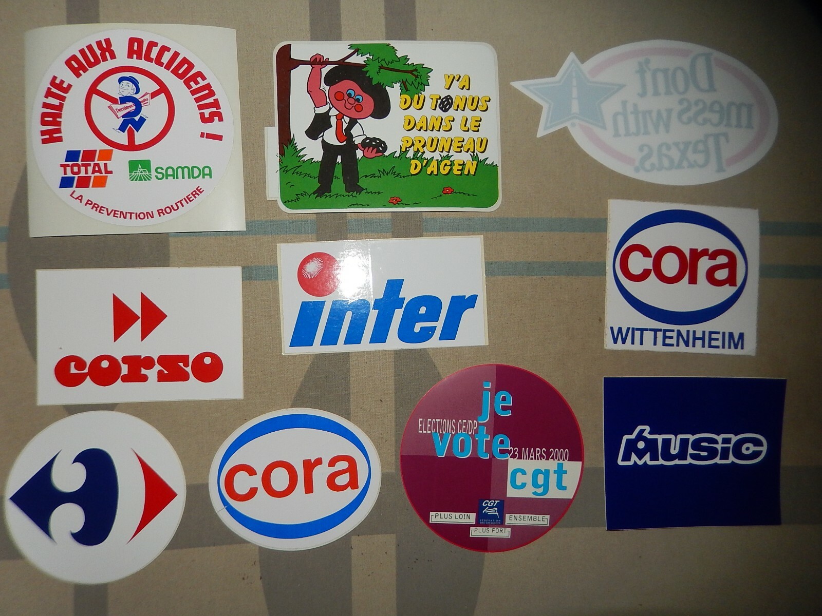 Lot 10 autocollants différents neufs