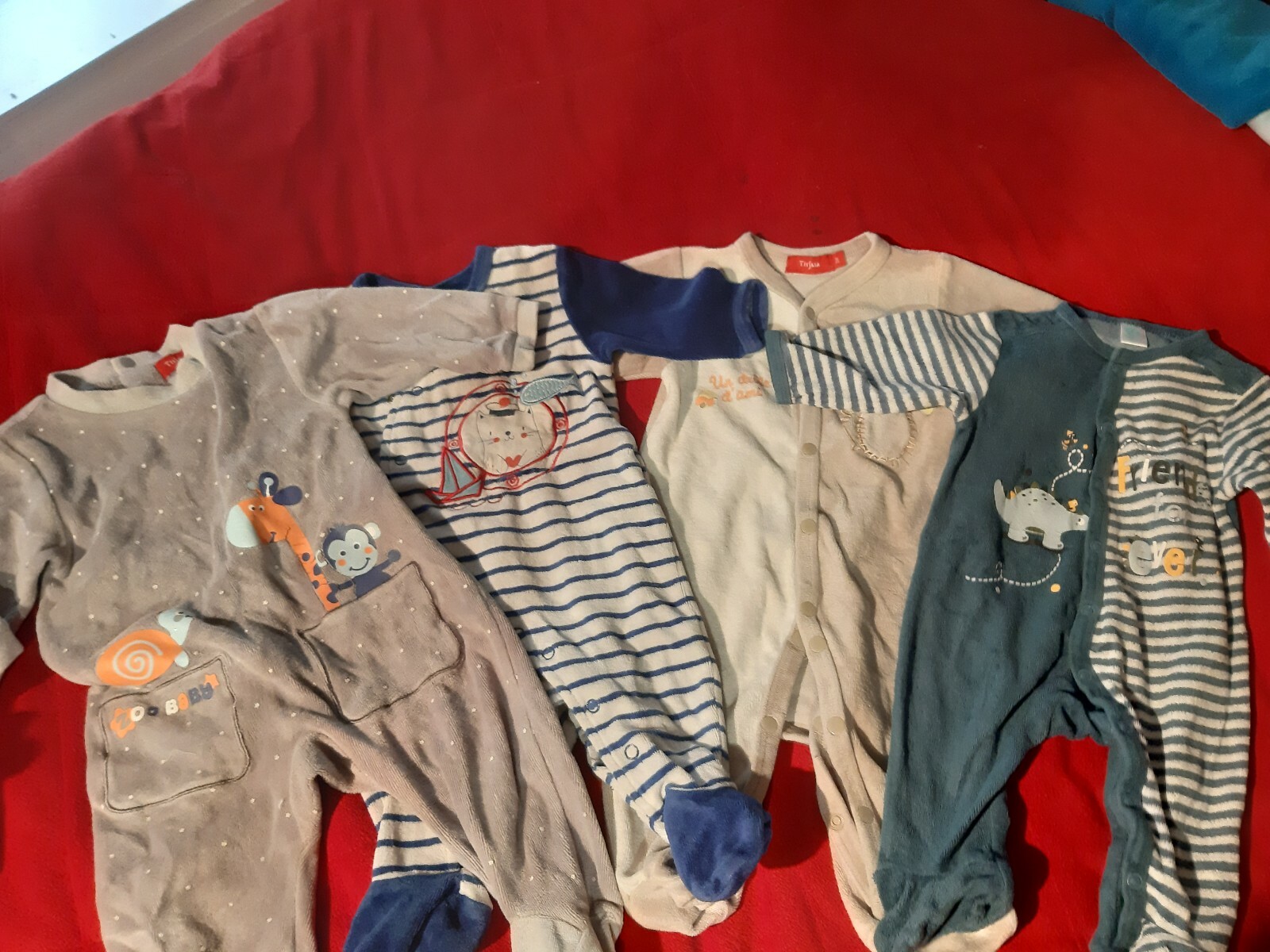 Lot vetements garcon  3 mois et  6  mois ( 12 pieces , chaussettes et bandanas)