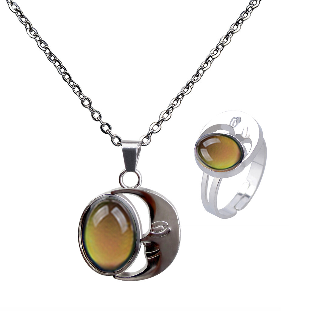 Ensemble de bijoux, collier de pierres précieuses, bague de changement de Ensemble de bijoux, collier de pierres précieuses, bague de changement de