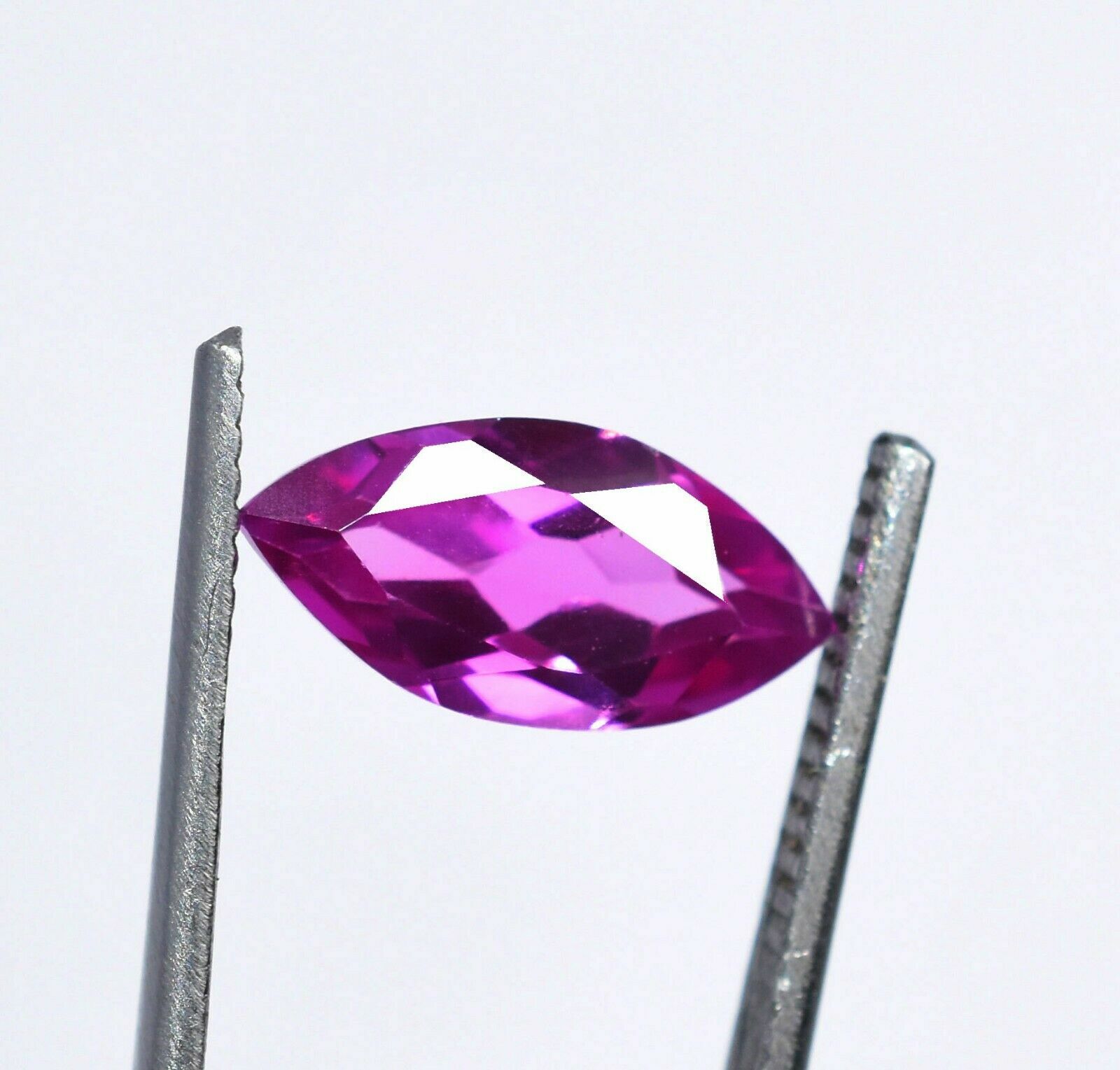 Pierres précieuses en vrac non chauffées certifiées de Ceylan Boysenberry… Pierres précieuses en vrac non chauffées certifiées de Ceylan Boysenberry…