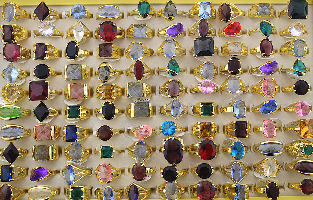 lot 8 bagues métal doré pierre naturel multicolore (96) lot 8 bagues métal doré pierre naturel multicolore (96)
