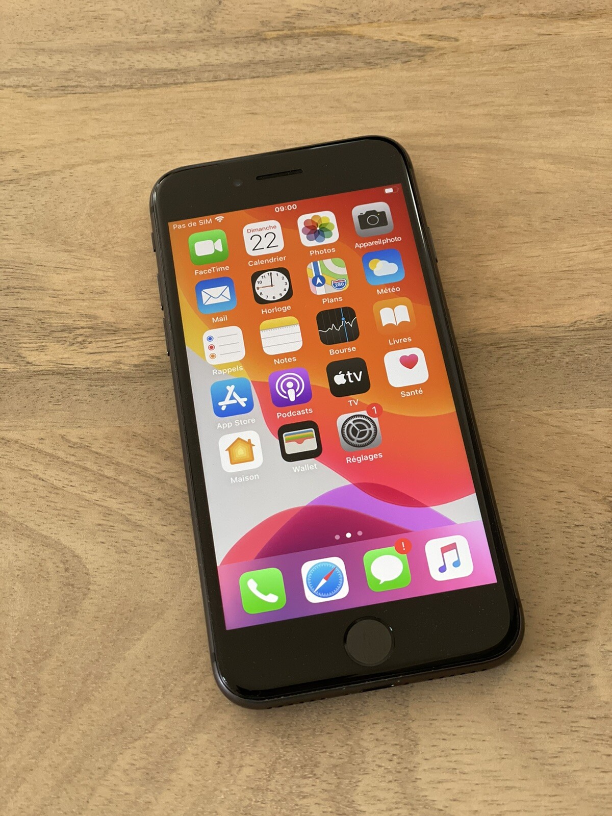 iPhone 8 Noir 64Go – Original – Grade B – Facture & Garantie iPhone 8 Noir 64Go – Original – Grade B – Facture & Garantie