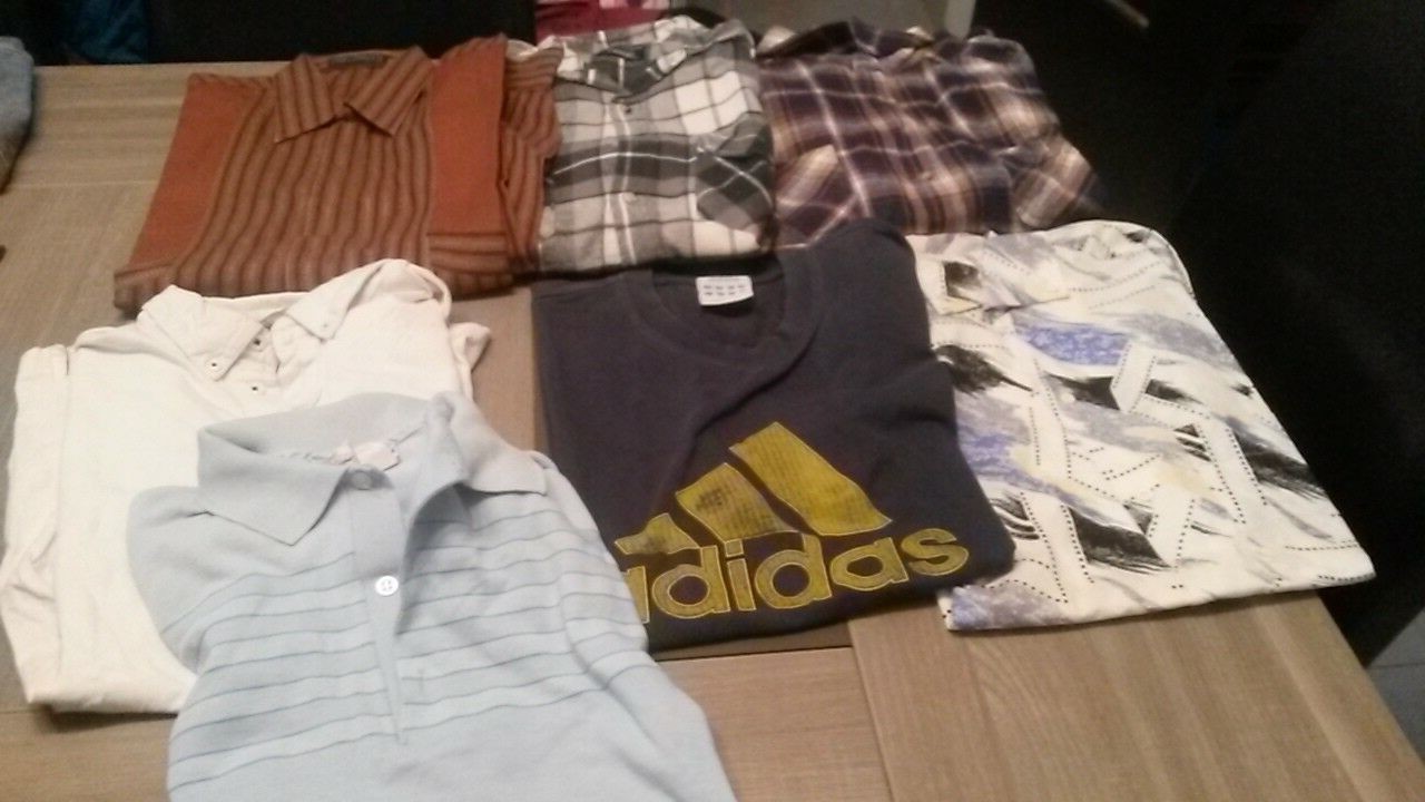 LOT DE 15 VÊTEMENTS H T. S LOT DE 15 VÊTEMENTS H T. S