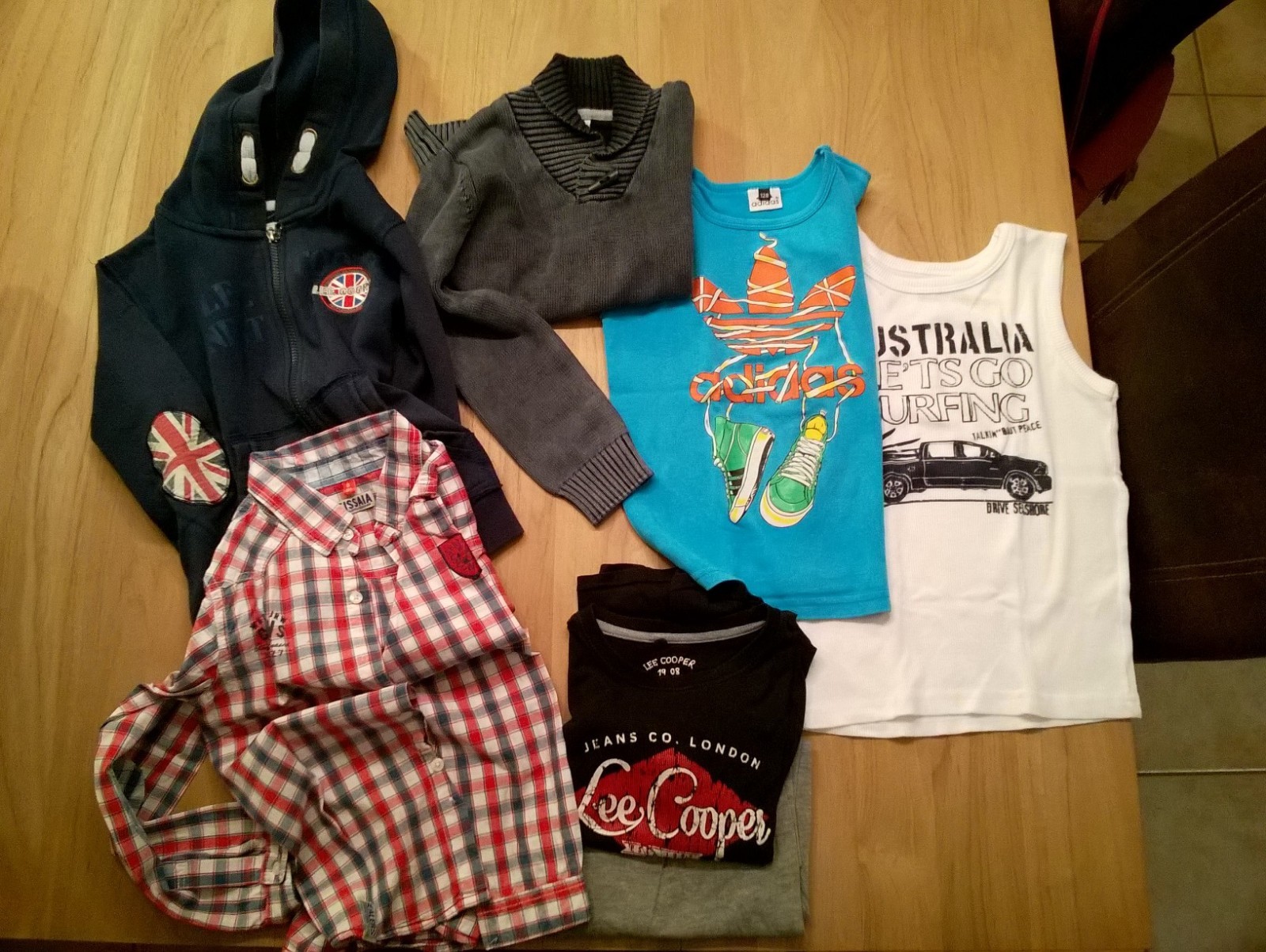 Lot 7 vêtements graçon 8 ans