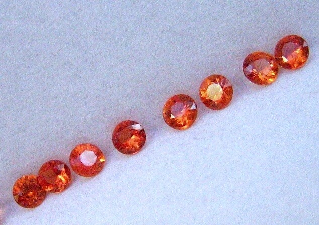 Pierres précieuses – Lot 8 SAPHIRS Orange Taille brillant – VVS – Qualités