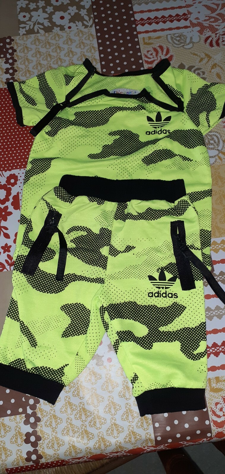 Ensemble Bébé Chicaprie + vêtements bébé neuf