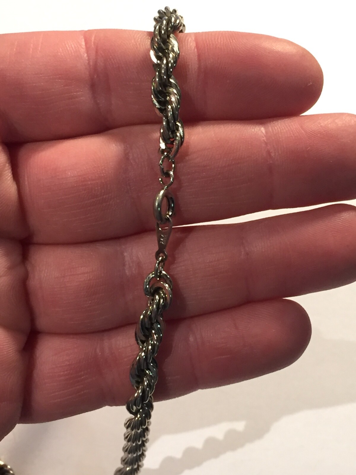 Bijoux Beau collier en bon état  (97-3)