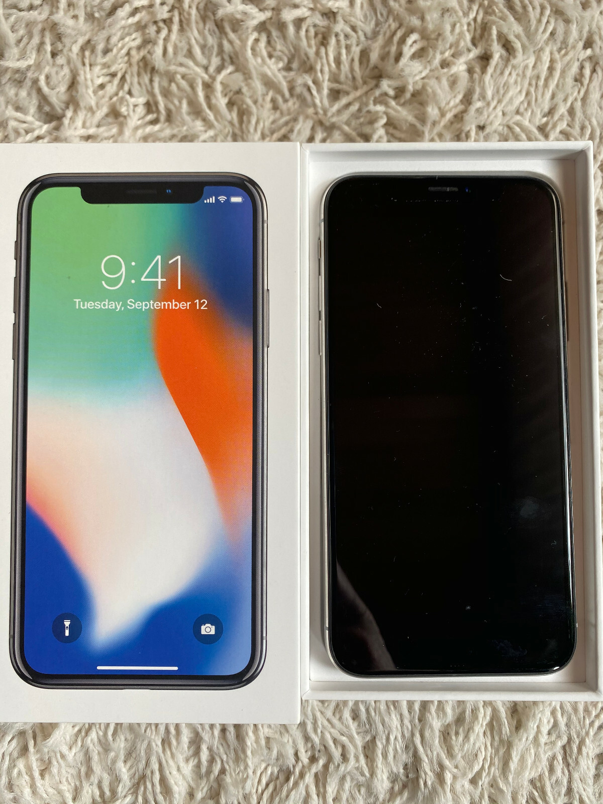 Apple iPhone X – 64GB – silber, gebraucht–>guter Zustand Apple iPhone X – 64GB – silber, gebraucht–>guter Zustand