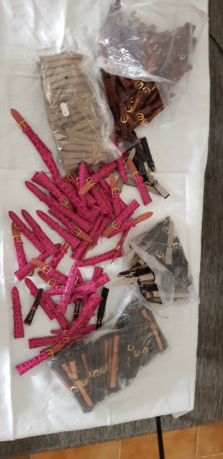 LOT DE +300 BRACELETS CUIR POUR MONTRES FEMMES 12/14/20 NEUFS DE STOCKS