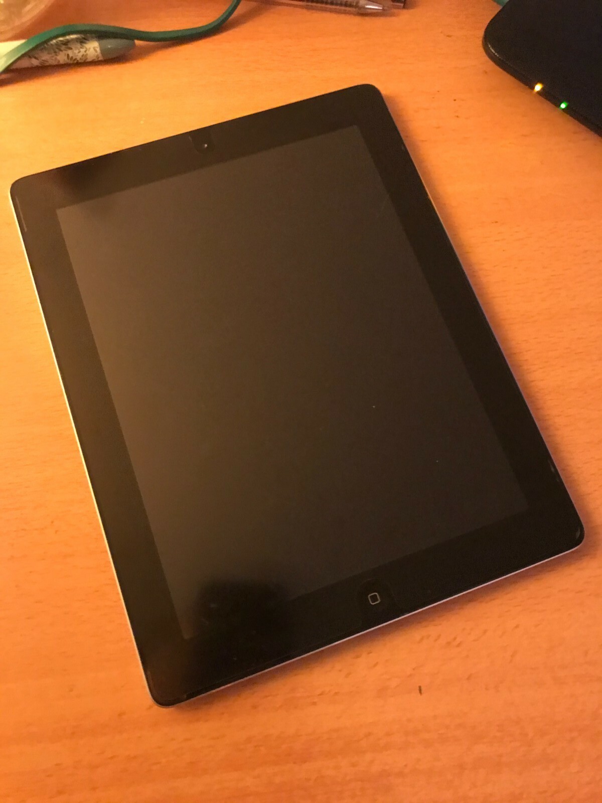 Apple iPad 2 9,7″ 16 Go Wi-Fi Tablette – Noire Apple iPad 2 9,7″ 16 Go Wi-Fi Tablette – Noire