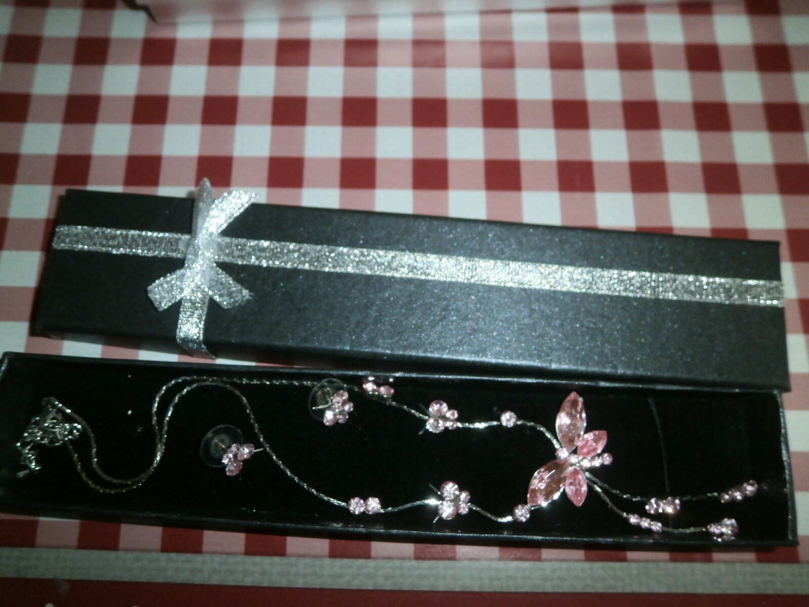 JOLI COLLIER PAPILLON ROSE BOUCLE OREILLE NEUF BOITE A BIJOUX NEUVE AU CHOIX JOLI COLLIER PAPILLON ROSE BOUCLE OREILLE NEUF BOITE A BIJOUX NEUVE AU CHOIX