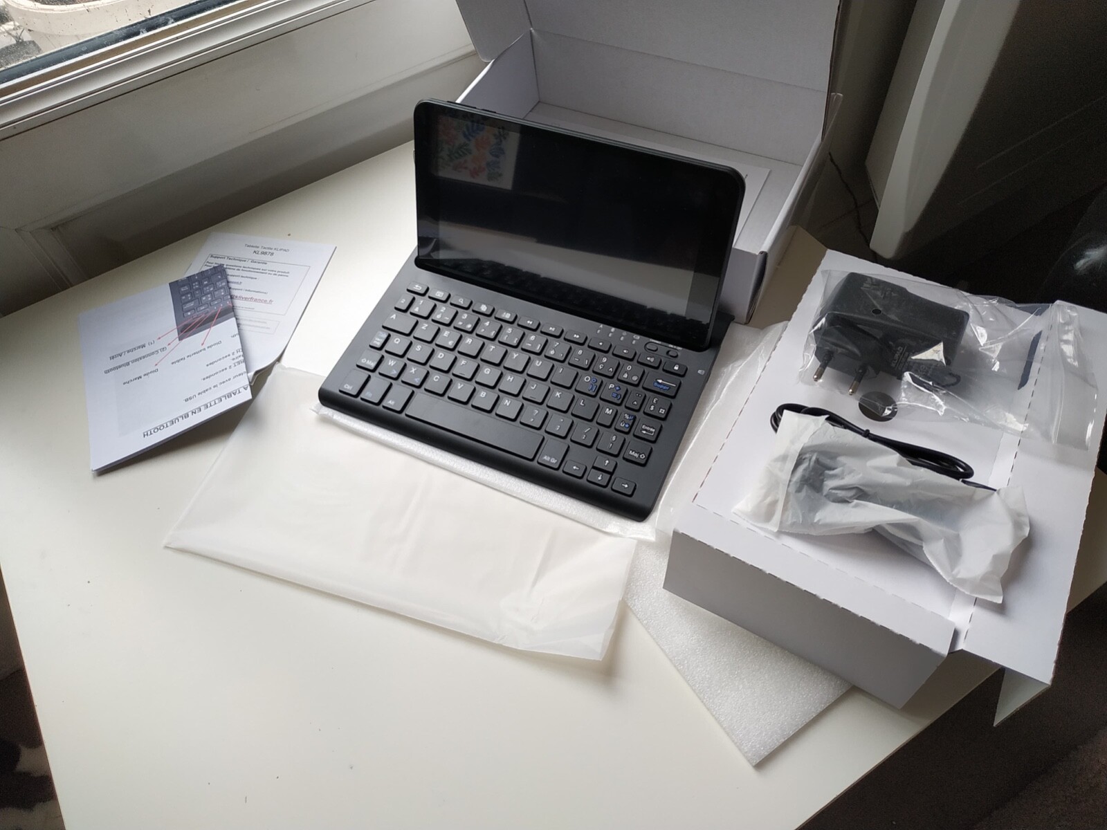 Tablette 2 en 1 – Klipad – 8″ – 16Go – noire – très bon état (neuve)