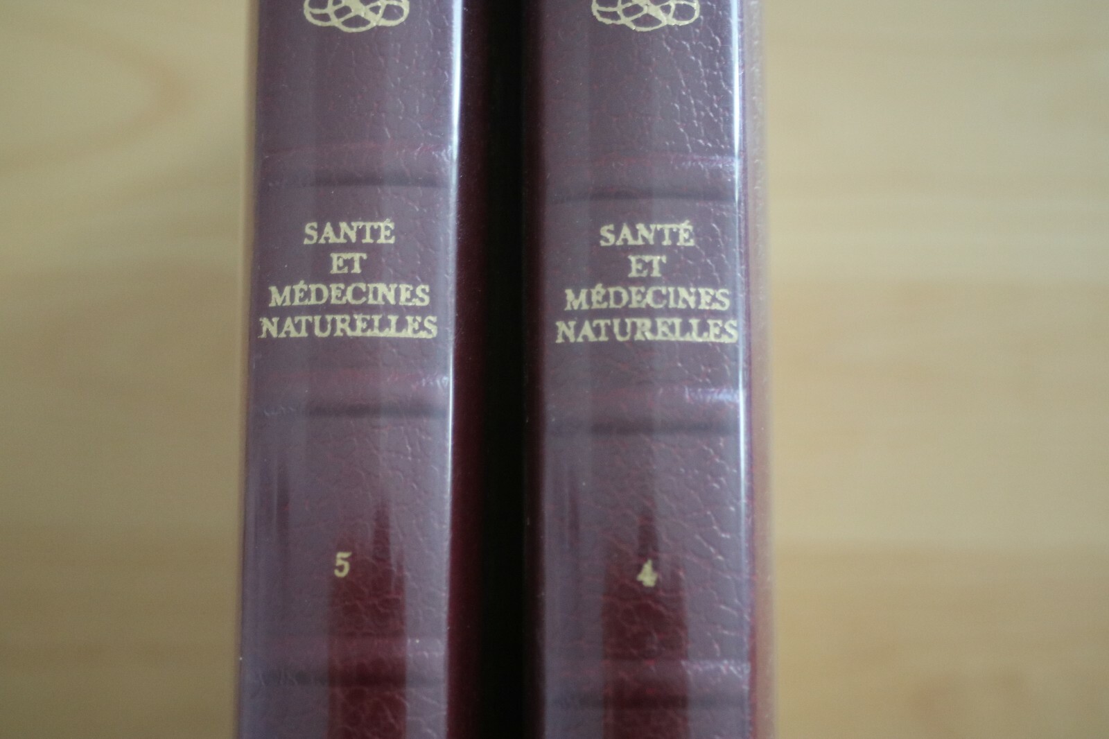 livre “santé et médecines traditionnelles” tomes 4 et 5 livre “santé et médecines traditionnelles” tomes 4 et 5